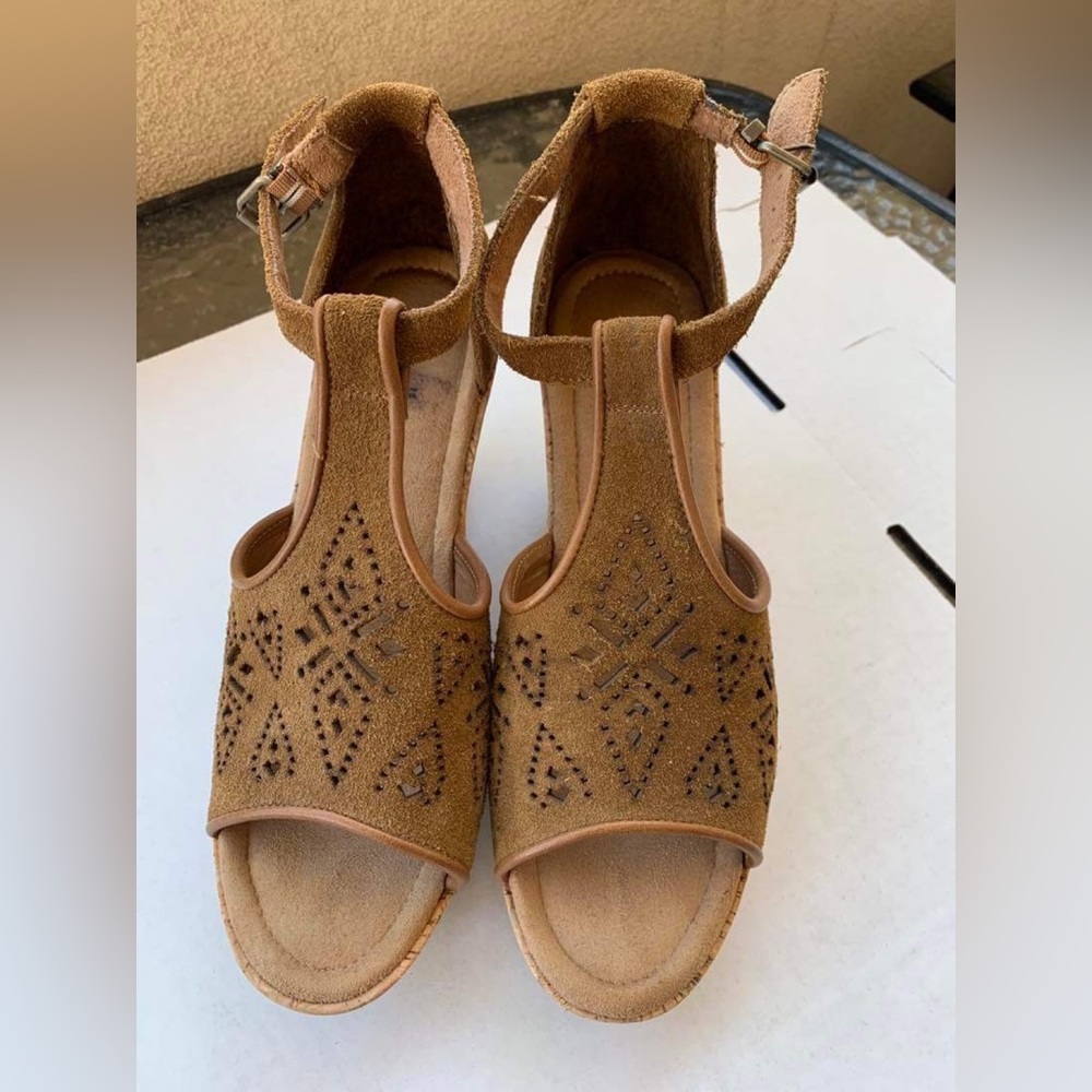 Minnetonka Women’s Cork Wedges